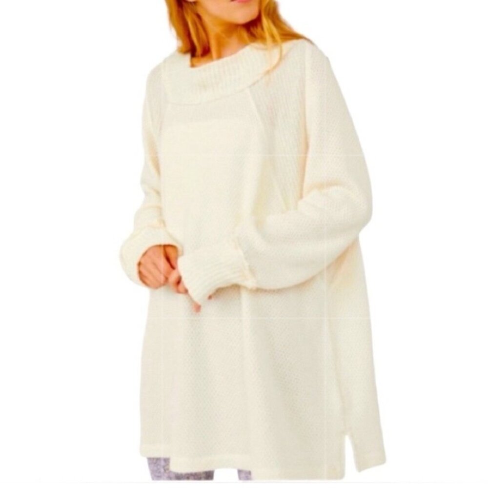 We The Free She’s A Keeper Oversized Sweater Size XS Frenchnilla Cream Cozy New